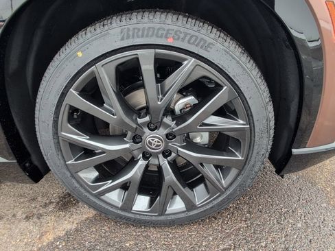 Certified 2025 Toyota Crown Signia Limited w/ Advanced Technology Package image 9