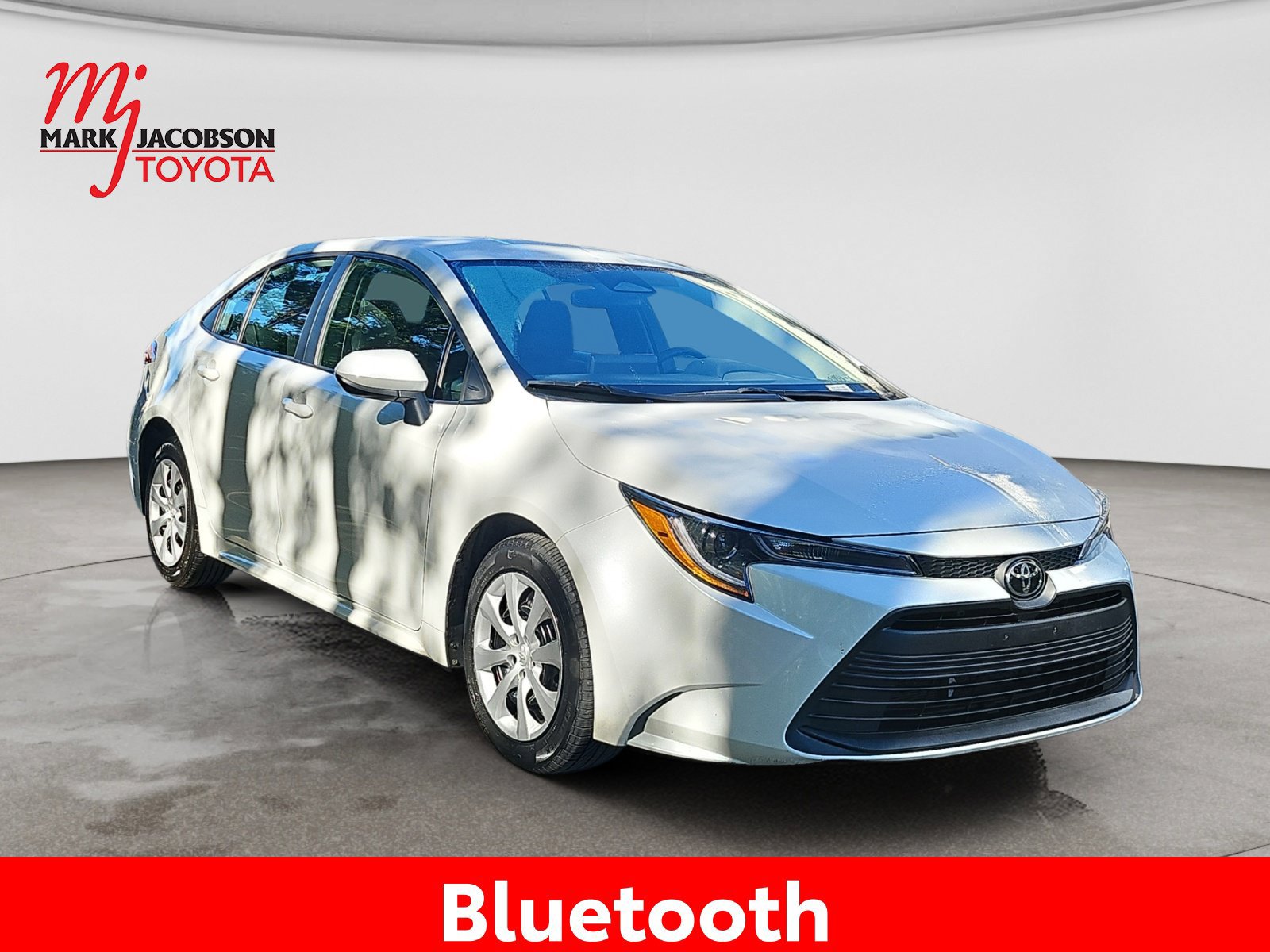 Used 2025 Toyota Corolla LE FWD image 5