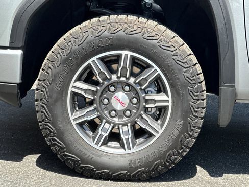 Certified 2025 GMC Sierra 1500 AT4 image 26