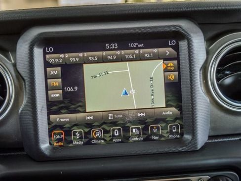 Used 2019 Jeep Wrangler Unlimited Sahara AWD/4WD image 17