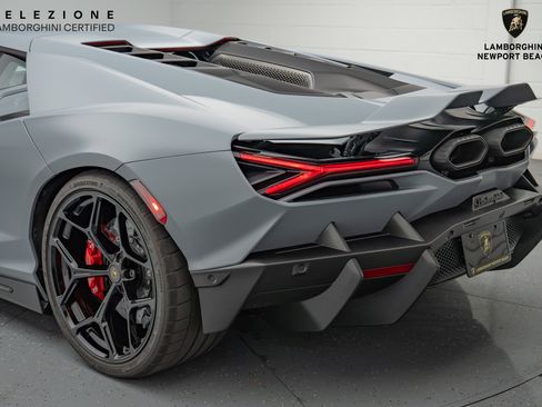 Used 2024 Lamborghini Revuelto image 18