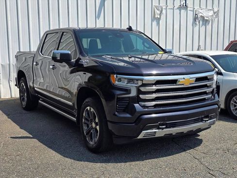 Used 2023 Chevrolet Silverado 1500 High Country w/ Z71 Off-Road Package AWD/4WD image 9