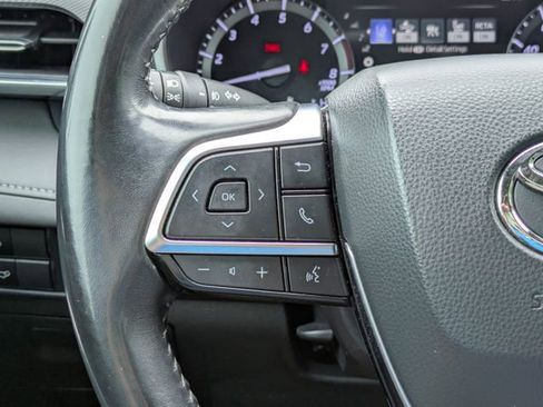 Used 2021 Toyota Highlander XSE FWD image 26