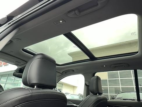 Certified 2022 Jeep Grand Cherokee Limited AWD/4WD image 12