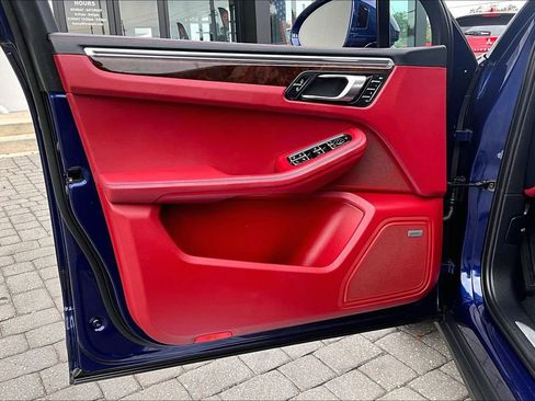 Used 2022 Porsche Macan S image 19