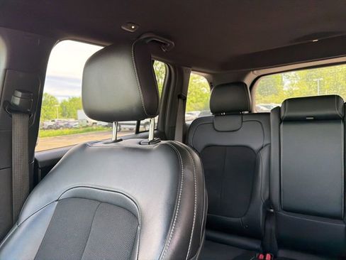 Used 2023 Jeep Grand Cherokee Altitude AWD/4WD image 11