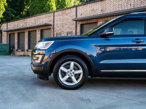 Used 2016 Ford Explorer XLT w/ Equipment Group 202A AWD/4WD image 3