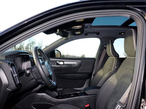 Used 2022 Volvo XC40 P8 Recharge Plus AWD/4WD image 14