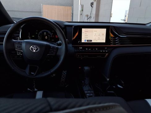 Certified 2025 Toyota Camry Hybrid image 20