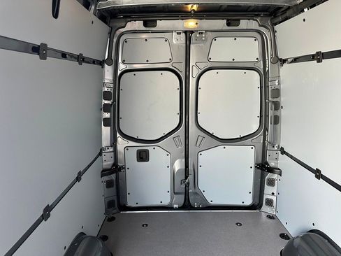 Used 2025 Mercedes-Benz Sprinter 2500 image 21