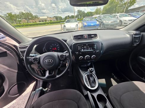Used 2017 Kia Soul FWD image 9