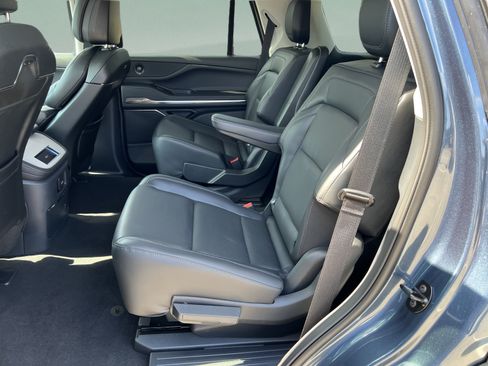 New 2027 Lincoln Navigator Premiere RWD image 21