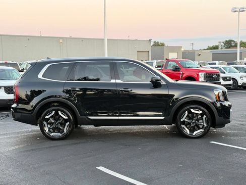 Used 2025 Kia Telluride S AWD/4WD image 3