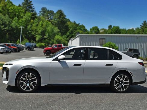 Used 2024 BMW 760i xDrive AWD/4WD image 5