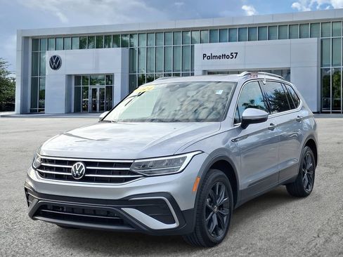 Certified 2024 Volkswagen Tiguan SE FWD image 3
