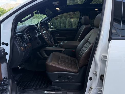 Used 2021 Nissan Titan Platinum Reserve w/ Moonroof Package AWD/4WD image 18
