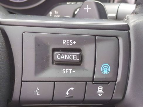 Used 2025 Nissan Pathfinder SV FWD image 21