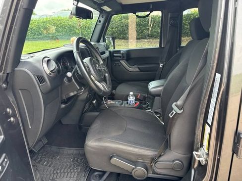 Used 2017 Jeep Wrangler Unlimited Sport AWD/4WD image 9
