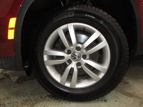 Used 2016 Volkswagen Tiguan S image 30