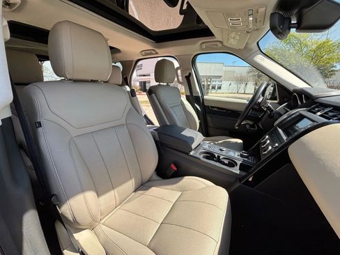 Used 2017 Land Rover Discovery SE AWD/4WD image 18