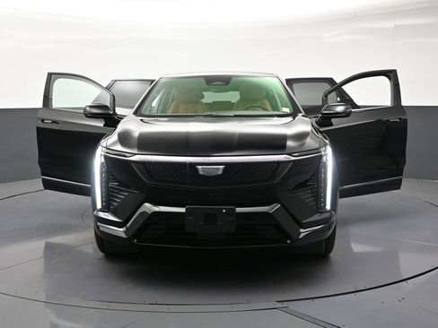 Used 2026 Cadillac Optiq Sport 2 AWD/4WD image 38