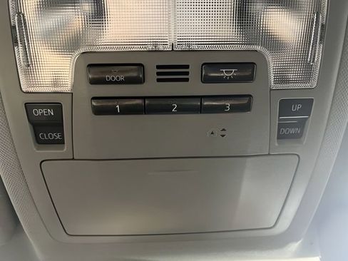 Used 2018 Toyota Highlander Limited image 25