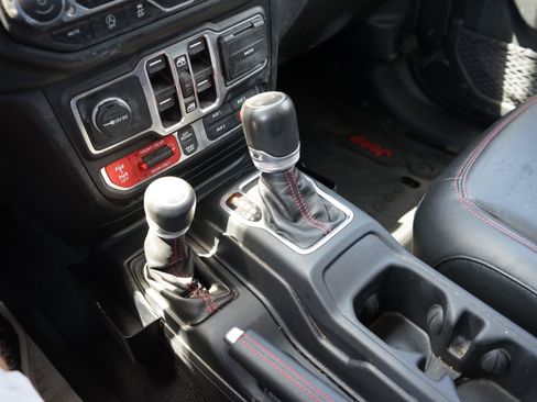 Used 2021 Jeep Wrangler Unlimited Rubicon AWD/4WD image 17