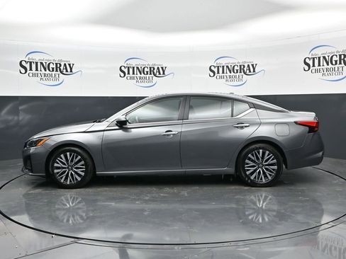 Used 2025 Nissan Altima 2.5 SV FWD image 4