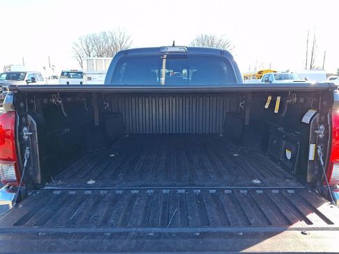 Used 2019 Toyota Tacoma TRD Off-Road image 32