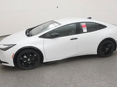 New 2026 Toyota Prius Plug-In Hybrid image 7