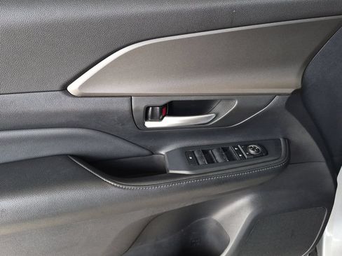 Used 2025 Toyota Grand Highlander FWD image 11