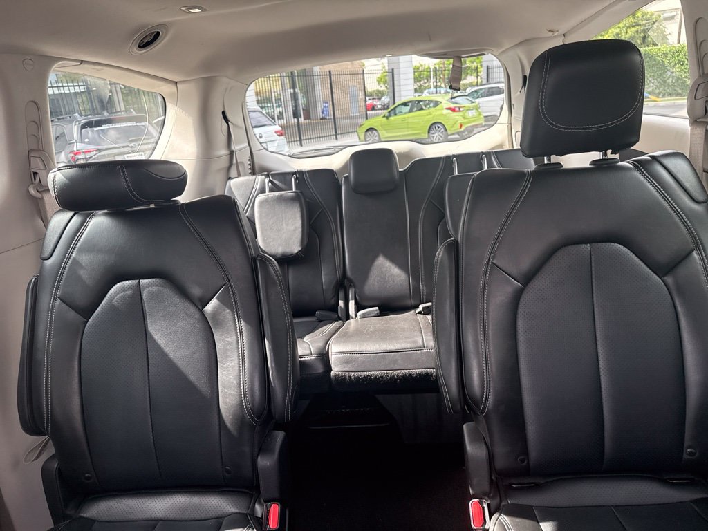 Used 2024 Chrysler Pacifica Touring-L FWD image 15