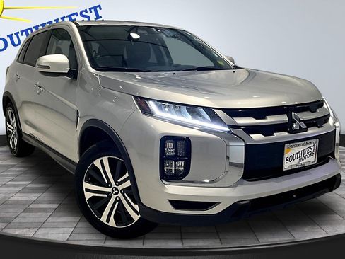 Used 2024 Mitsubishi Outlander Sport SE AWD/4WD image 3