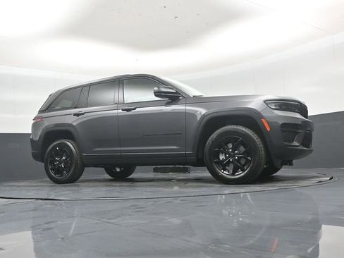 New 2025 Jeep Grand Cherokee Altitude image 39