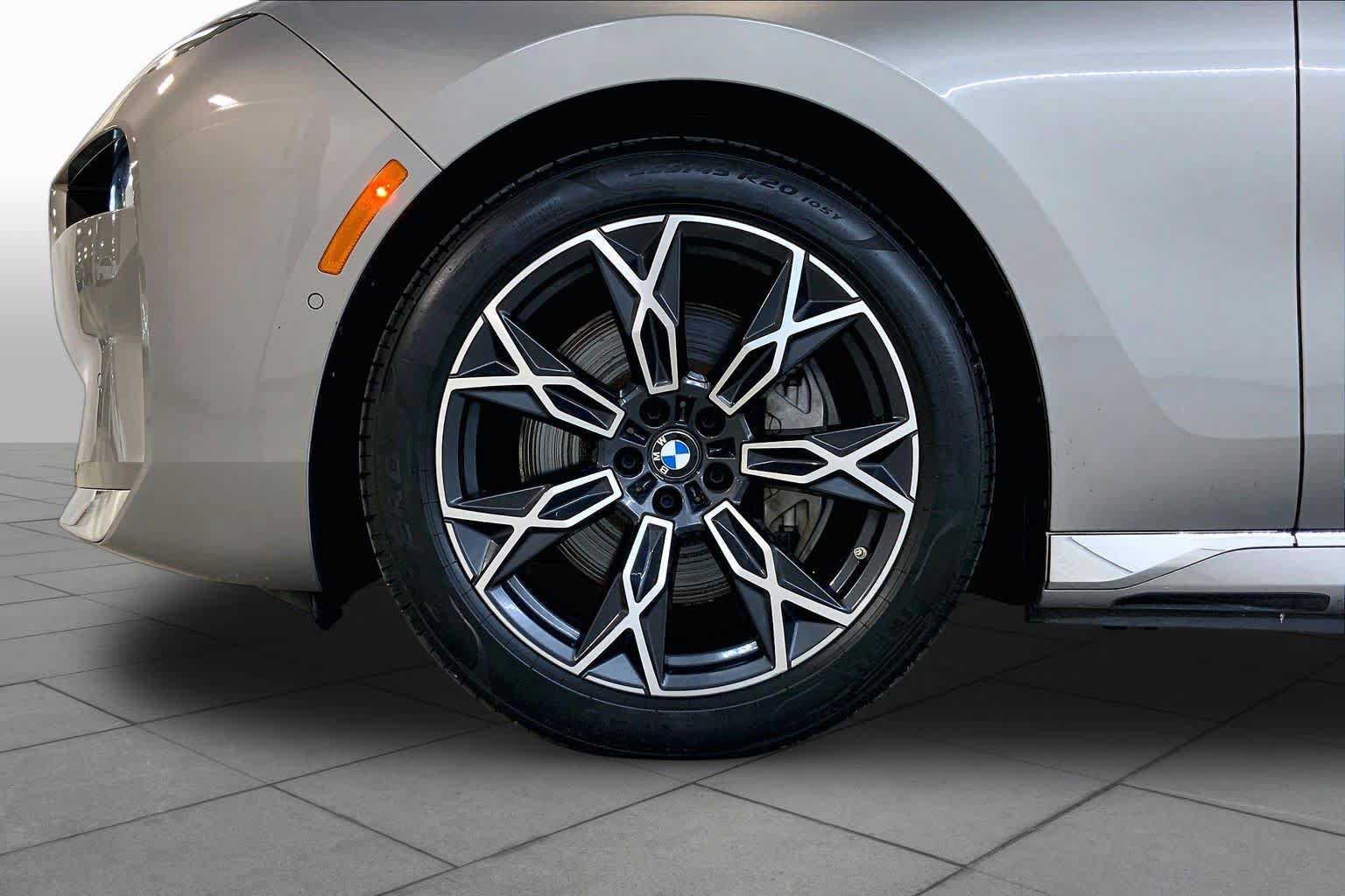 Used 2024 BMW i7 xDrive60 AWD/4WD image 10