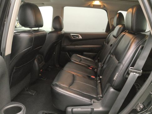 Used 2020 Nissan Pathfinder Platinum image 18