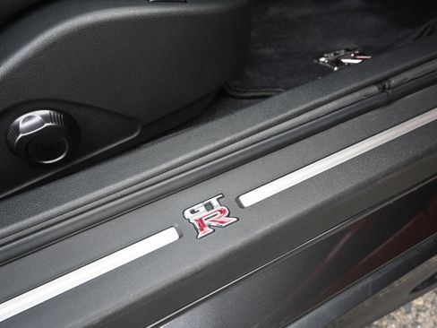 Used 2017 Nissan GT-R Premium AWD/4WD image 65