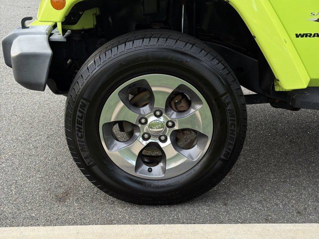Used 2017 Jeep Wrangler Sahara w/ Connectivity Group AWD/4WD image 10