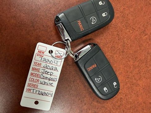 Used 2022 Jeep Compass Limited AWD/4WD image 32