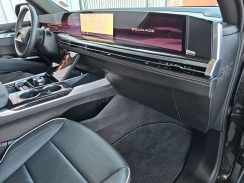 Used 2025 Cadillac Escalade Sport w/ Touring Package AWD/4WD image 21
