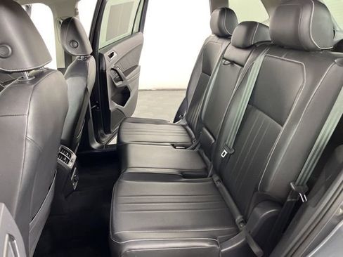 Used 2022 Volkswagen Tiguan SE image 40