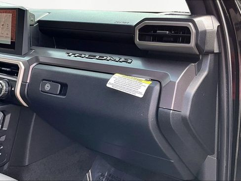 Used 2025 Toyota Tacoma SR5 image 21