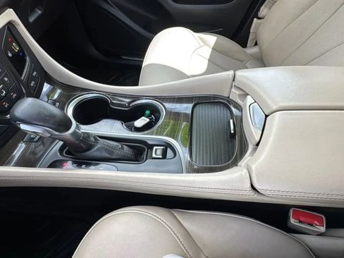 Used 2019 Buick Envision Essence FWD image 21