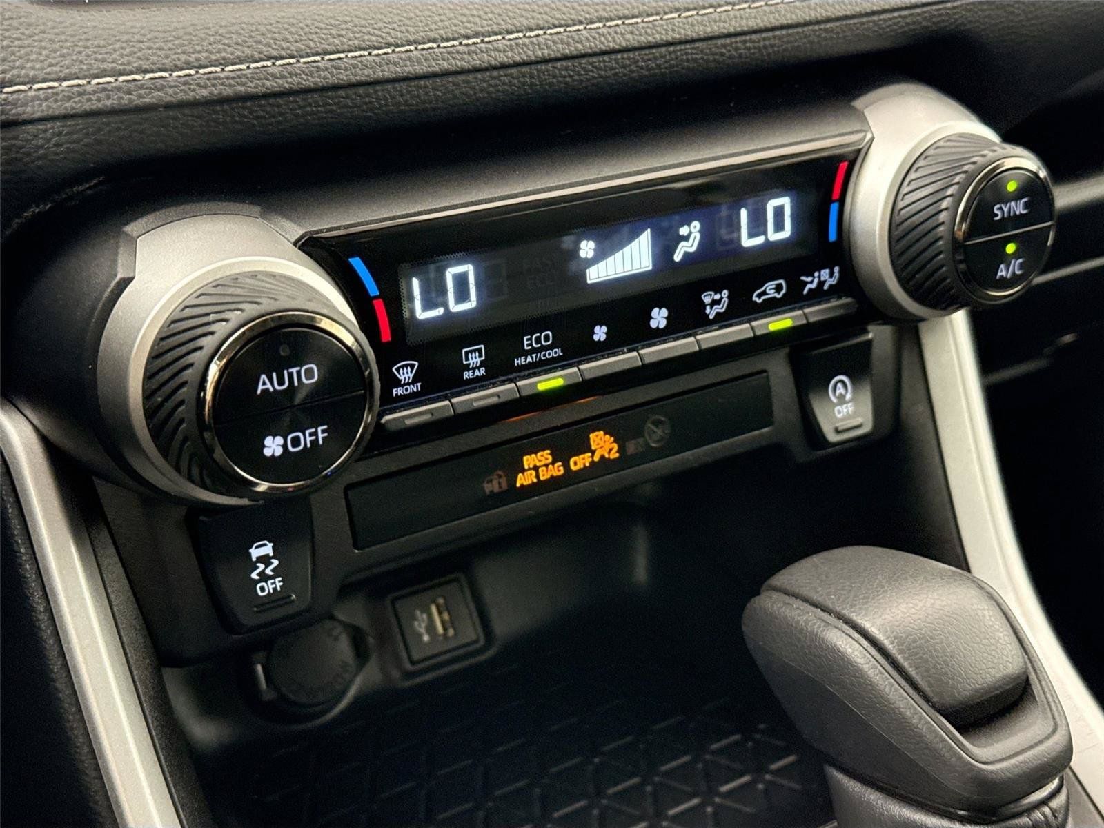 Certified 2025 Toyota RAV4 XLE FWD image 23