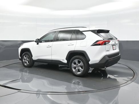Used 2022 Toyota RAV4 XLE AWD/4WD image 5