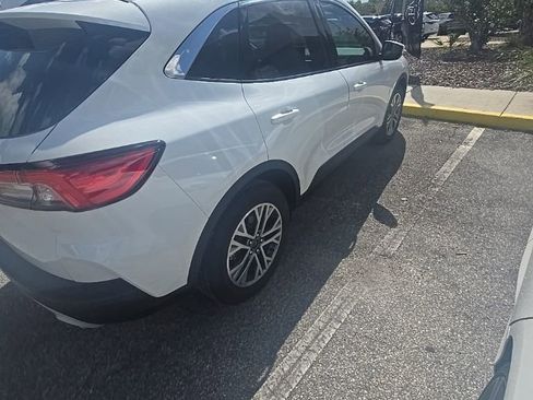 Used 2022 Ford Escape SEL w/ Technology Package image 3