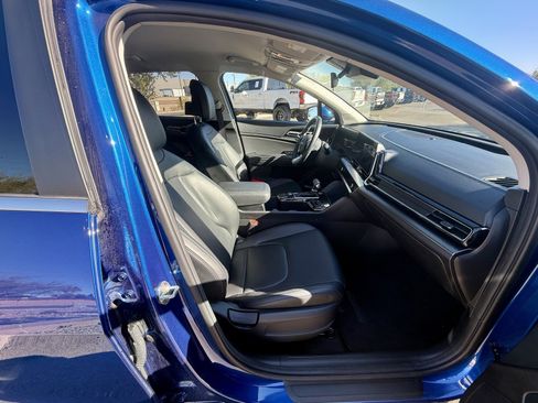 Used 2023 Kia Sportage EX image 13