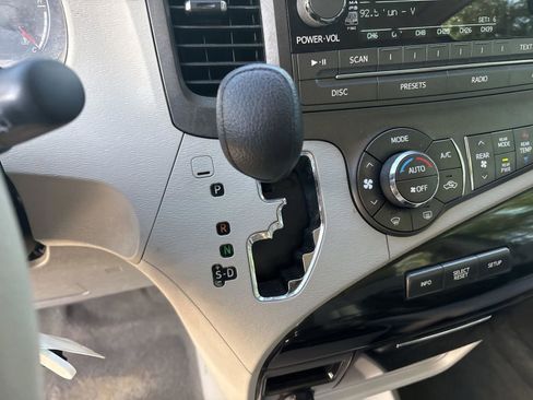 Used 2014 Toyota Sienna LE FWD image 16
