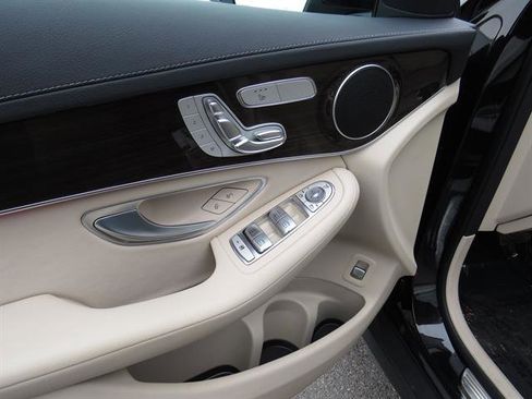 Certified 2022 Mercedes-Benz GLC 300 GLC 300 4MATIC image 9