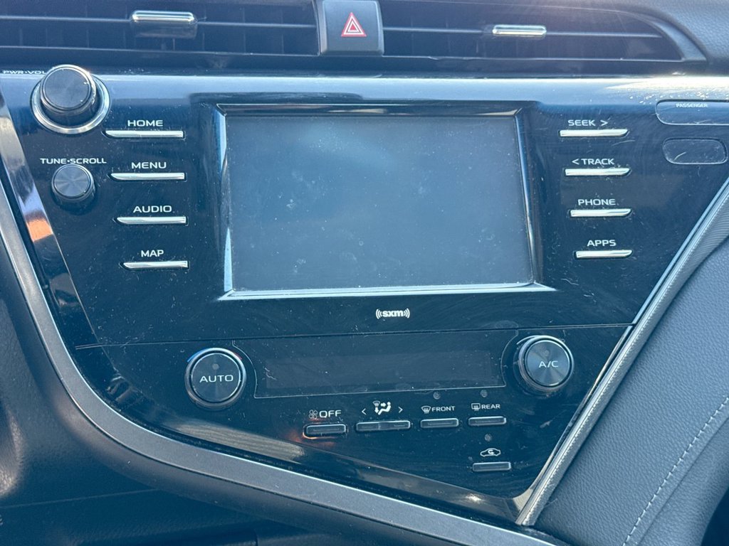 Used 2020 Toyota Camry SE FWD image 11